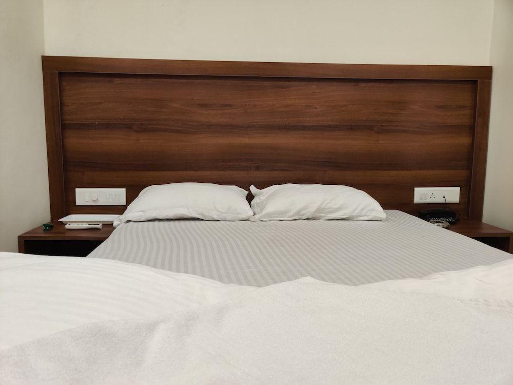 Тхане: Thane Atharva Residency