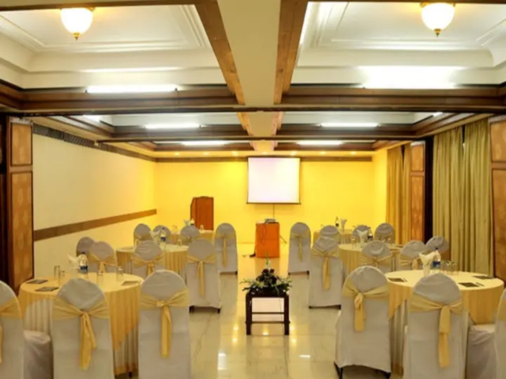 Индаур: Hotel Balwas International