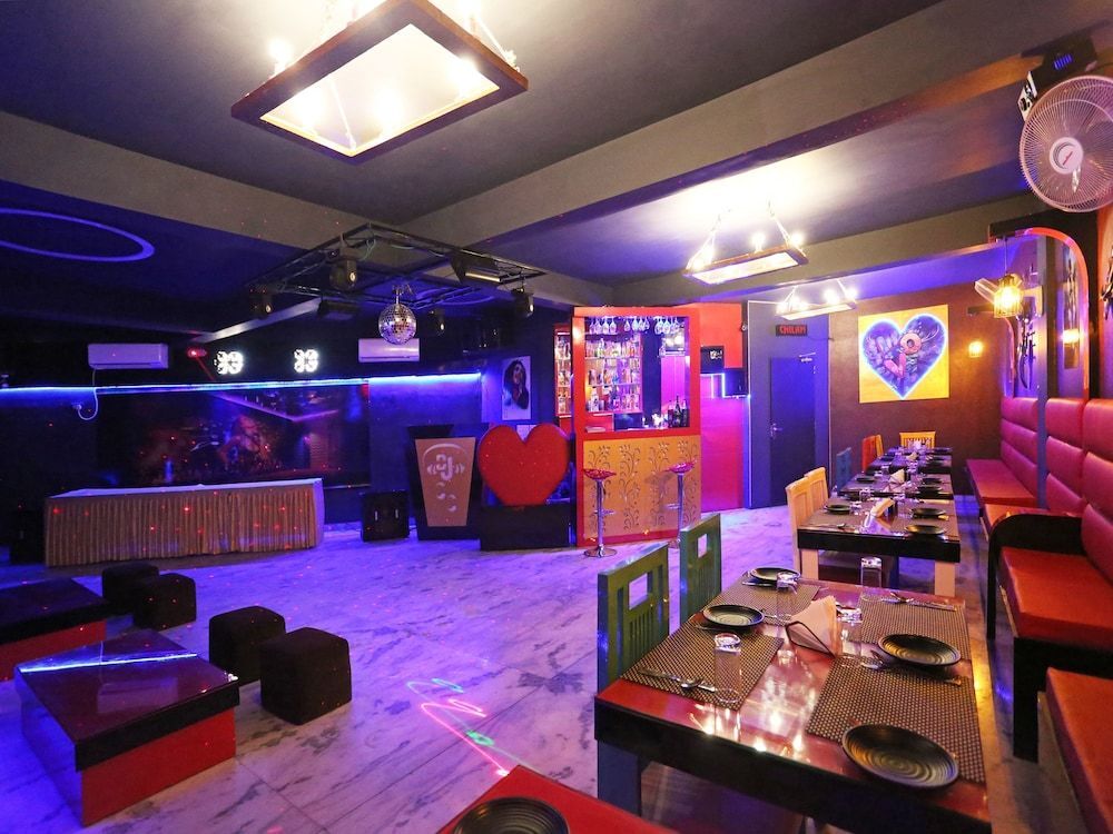 Агра: Oyo 3202 Hotel Gayatri Residency