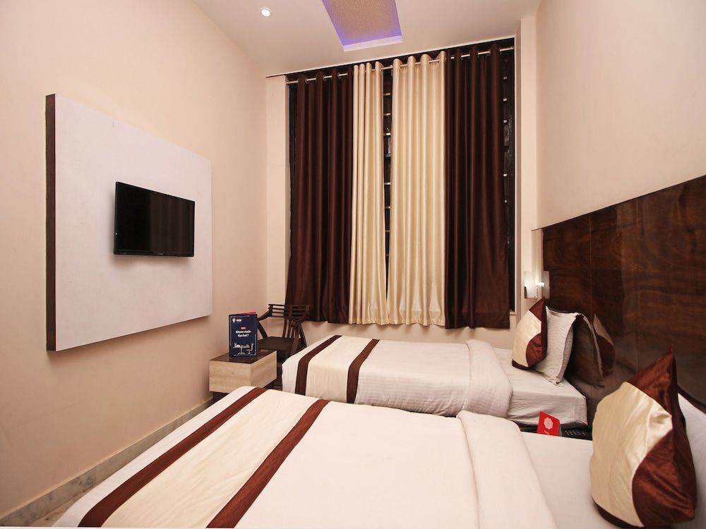 Агра: Oyo 3202 Hotel Gayatri Residency
