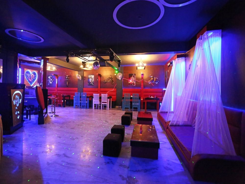 Агра: Oyo 3202 Hotel Gayatri Residency