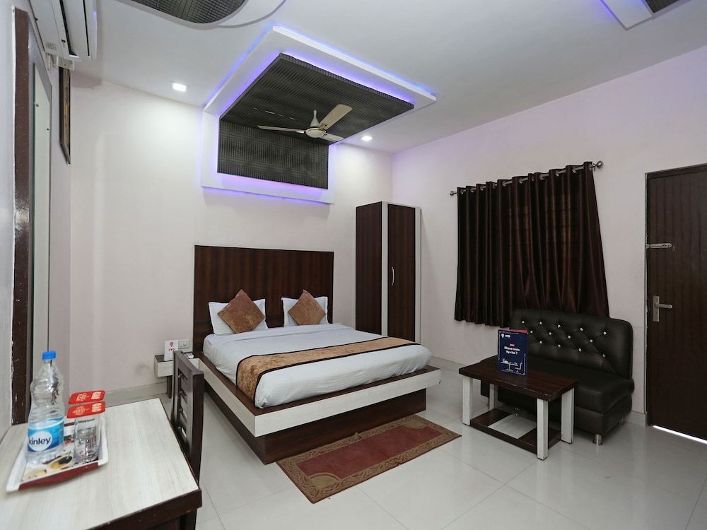 Агра: Oyo 3202 Hotel Gayatri Residency