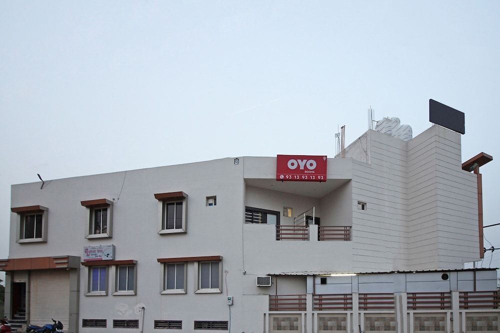 Агра: Oyo 3202 Hotel Gayatri Residency