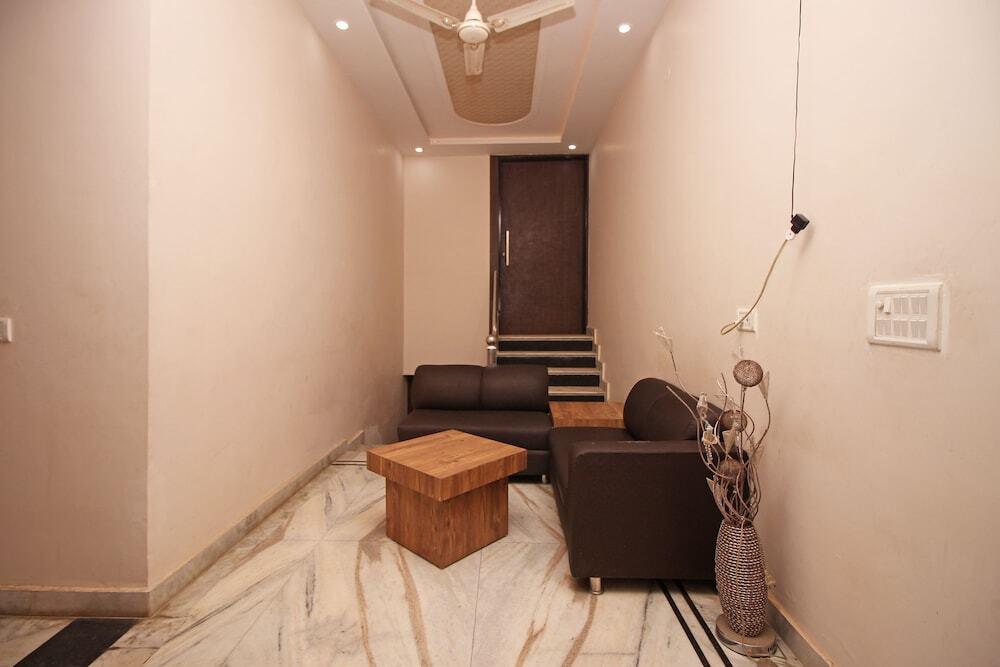 Агра: Oyo 3202 Hotel Gayatri Residency
