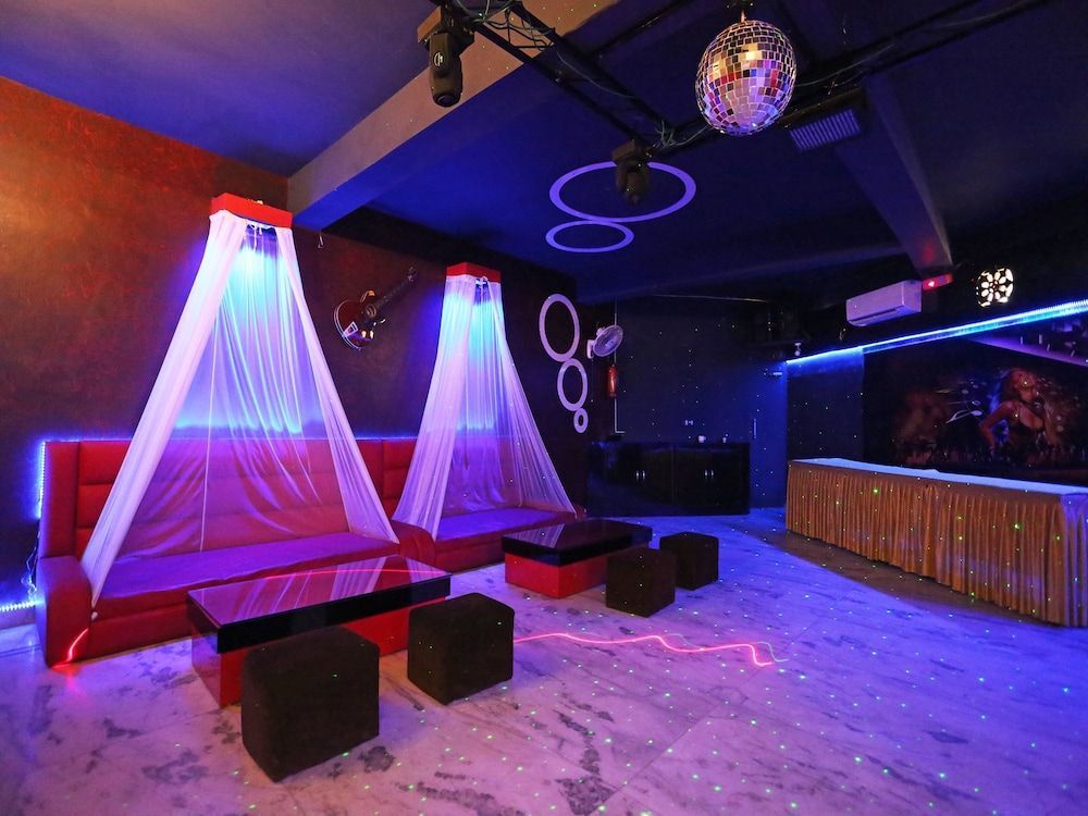 Агра: Oyo 3202 Hotel Gayatri Residency