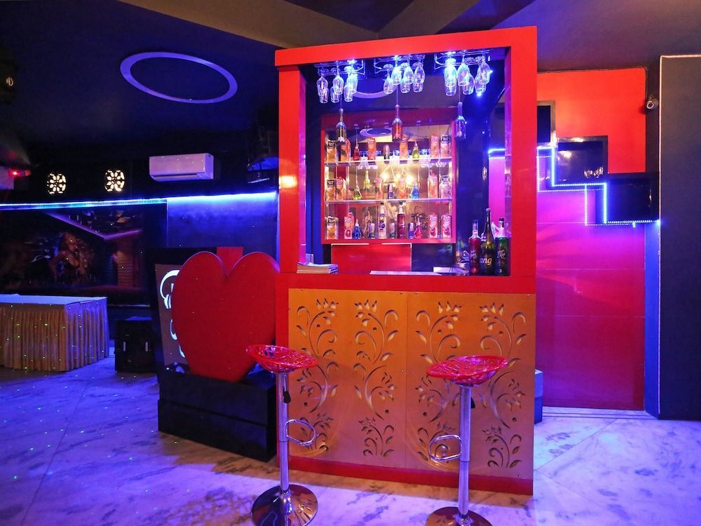 Агра: Oyo 3202 Hotel Gayatri Residency