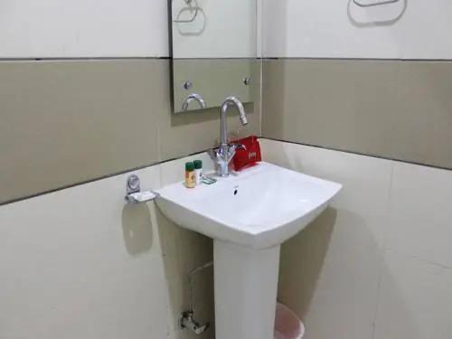Агра: Oyo 3202 Hotel Gayatri Residency