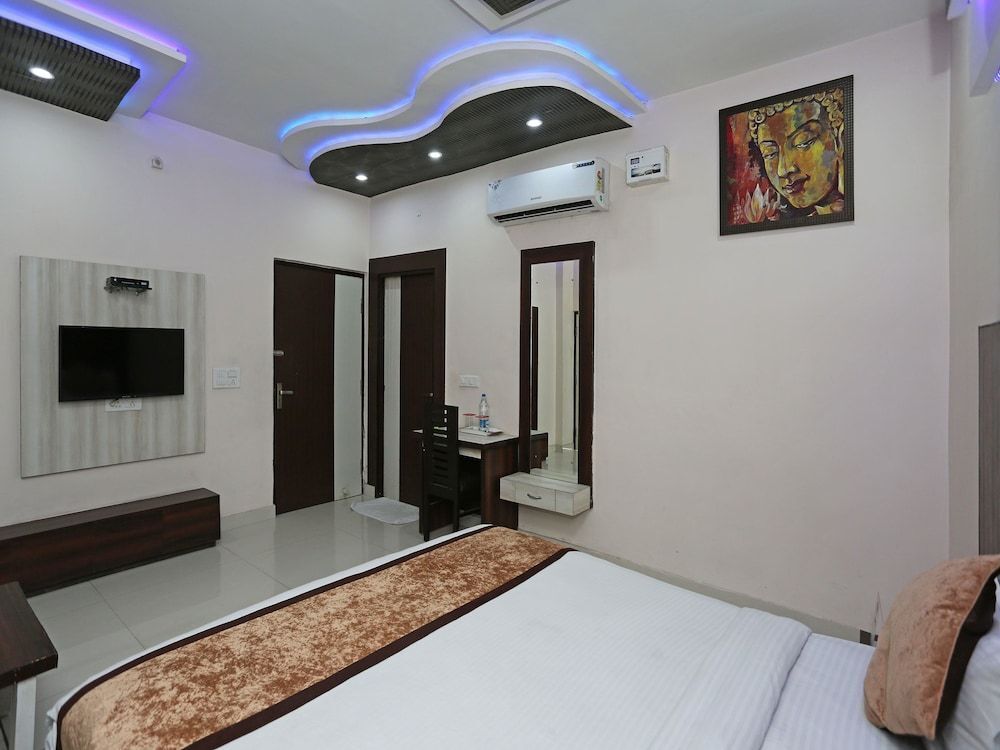 Агра: Oyo 3202 Hotel Gayatri Residency