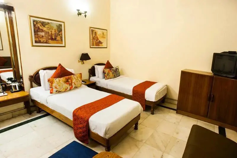 Нью-Дели: Hotel Alka Premier