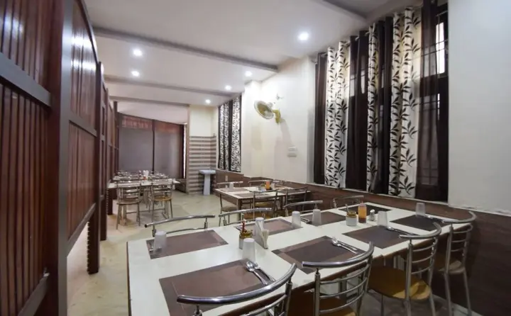 Джайпур: OYO 23499 Hotel Sky Inn