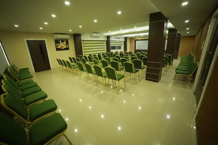 Гуруваюр: Nakshatra Emerald Inn