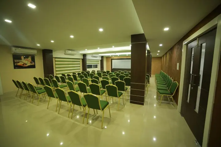 Гуруваюр: Nakshatra Emerald Inn