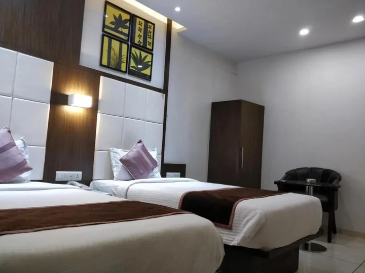 Вапи: Hotel Royal Shelter