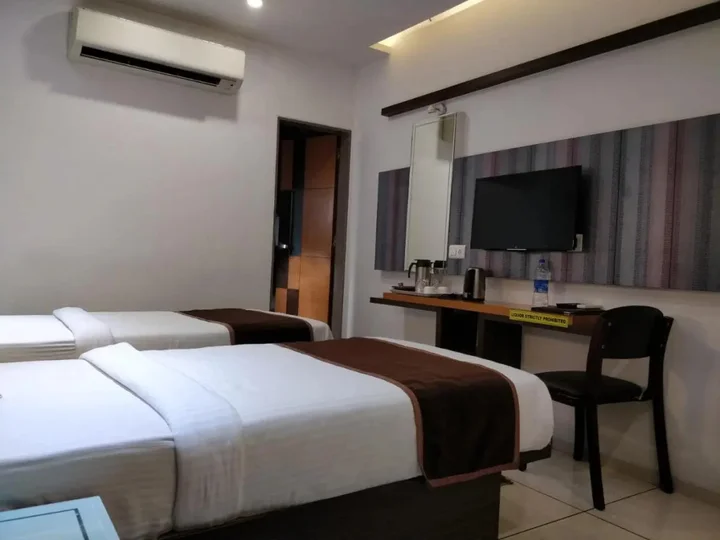 Вапи: Hotel Royal Shelter