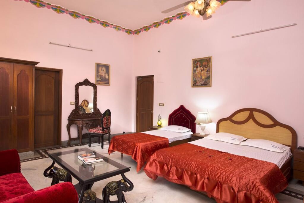 Ангамали: Vrindavan Retreat