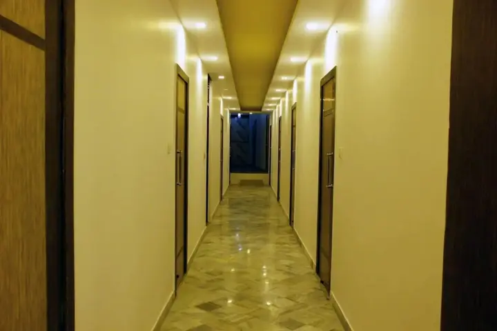 Канпур: Hotel Satyam & Restaurant