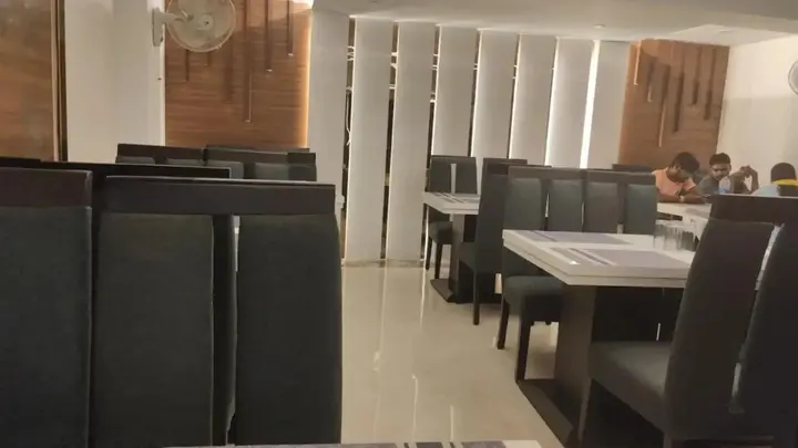 Канпур: Hotel Satyam & Restaurant