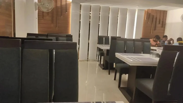 Канпур: Hotel Satyam & Restaurant