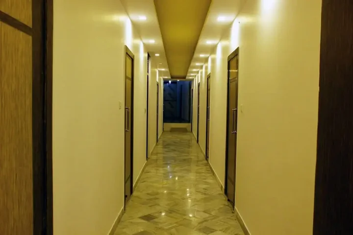 Канпур: Hotel Satyam & Restaurant