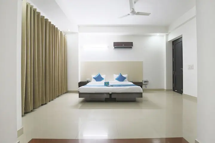 Нойда: FabHotel Exotica Noida Expressway