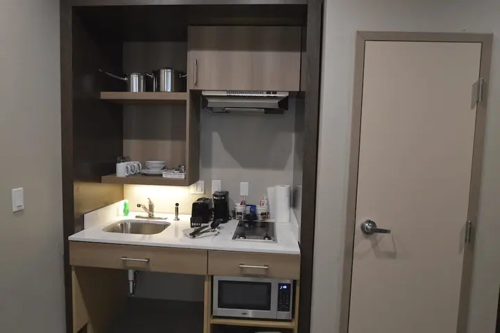 Нойда: FabHotel Exotica Noida Expressway