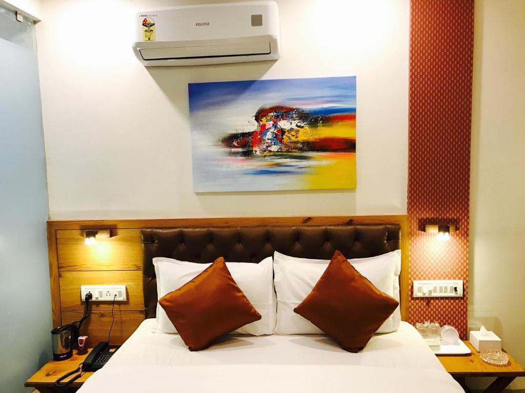 Hotel Grandeur-Near Mumbai International Airport — фото 1