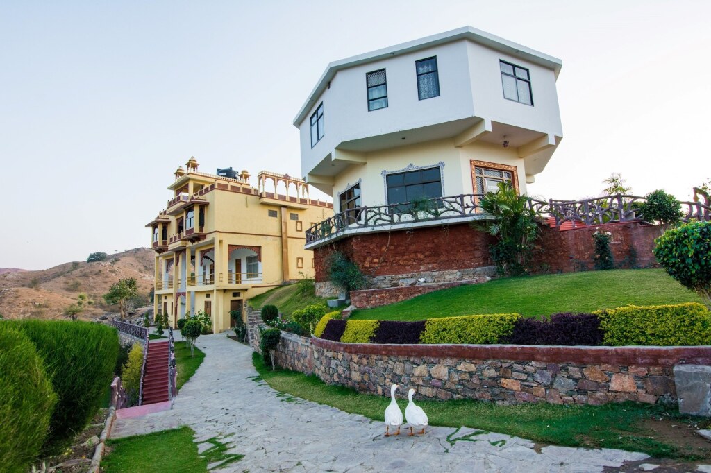 Садри: Lake Alpi resort Kumbhalgarh