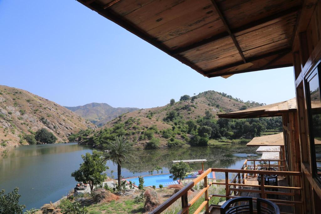 Садри: Lake Alpi resort Kumbhalgarh