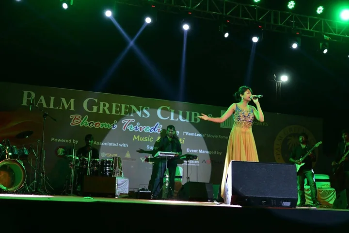 Ахмедабад: Palm Green Club