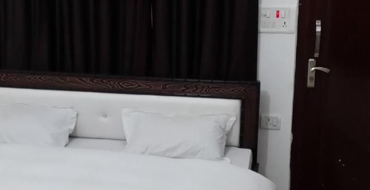 Наинитал: Hotel Jingle Bells