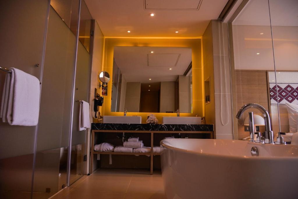 Гувахати: Novotel Guwahati GS Road Hotel