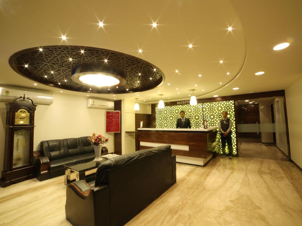 Сурат: Hotel Grandpragati