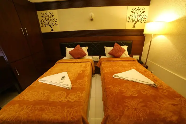 Сурат: Hotel Grandpragati