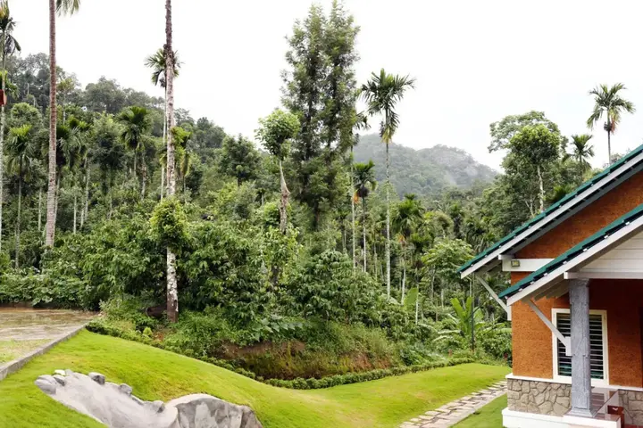 Султан-Батери: Field View Estate Bungalow