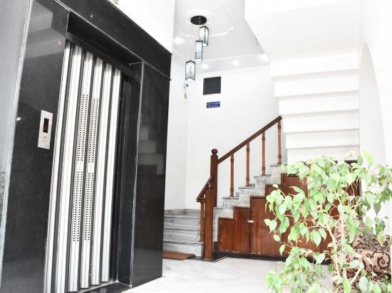 Aligarh: Hotel Galaxy