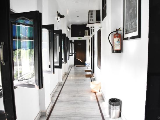Aligarh: Hotel Galaxy