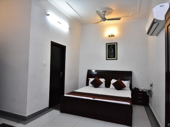 Aligarh: Hotel Galaxy