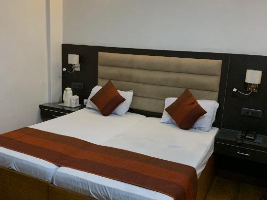Aligarh: Hotel Galaxy
