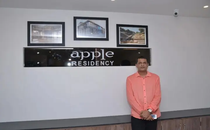 Патан: Apple Residency