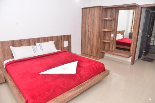 Yedakumeri: Iroomz Hotel Gaurav Garden