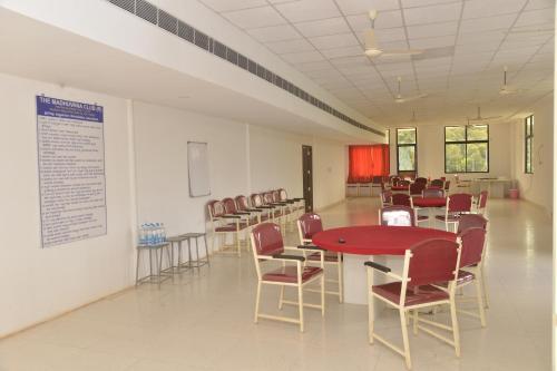 Yedakumeri: Iroomz Hotel Gaurav Garden