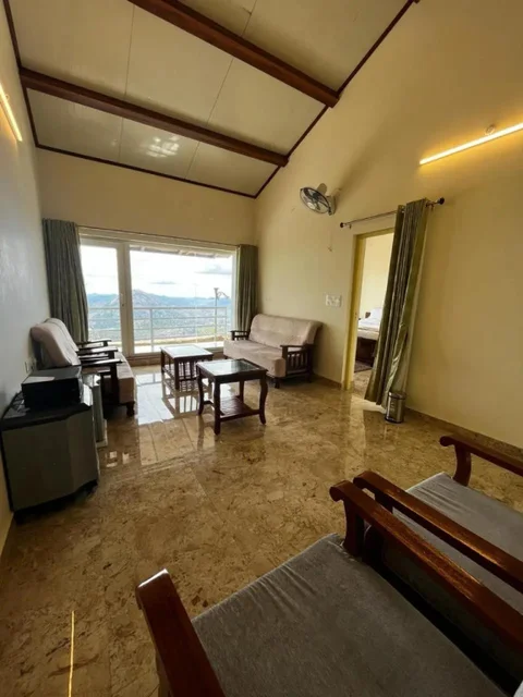 Нанди-Хилс: KSTDC Hotel Mayura Pine Top Nandi Hills