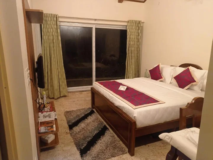 Нанди-Хилс: KSTDC Hotel Mayura Pine Top Nandi Hills