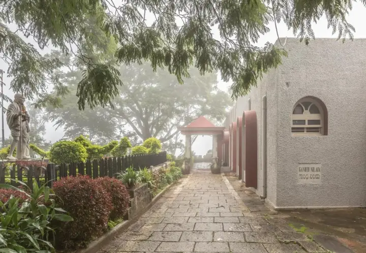 Нанди-Хилс: KSTDC Hotel Mayura Pine Top Nandi Hills