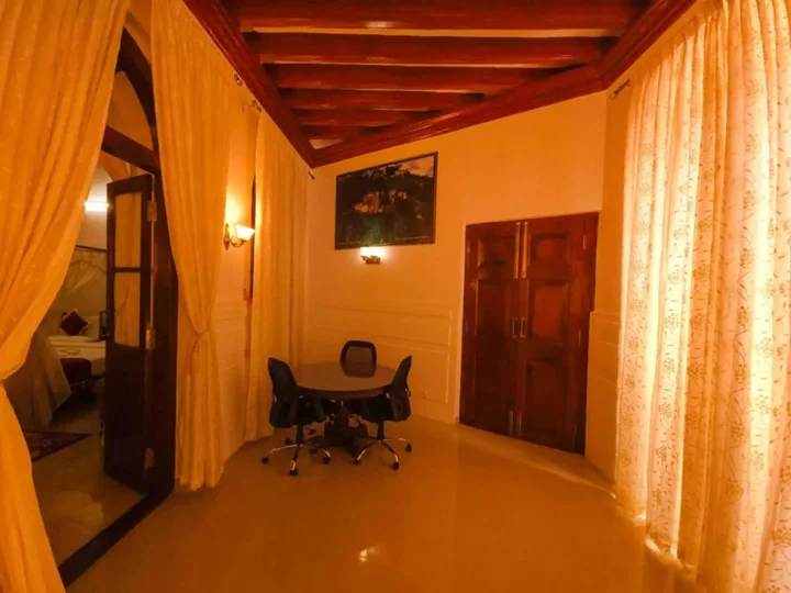 Нанди-Хилс: KSTDC Hotel Mayura Pine Top Nandi Hills