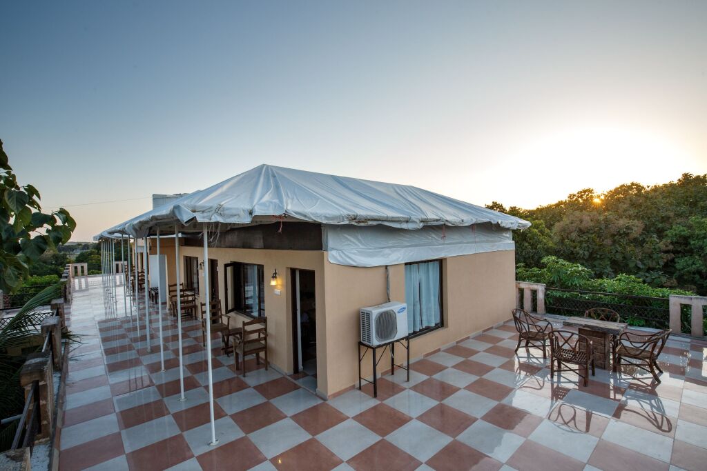 Сазан: Отель Gir Lions Paw Resort