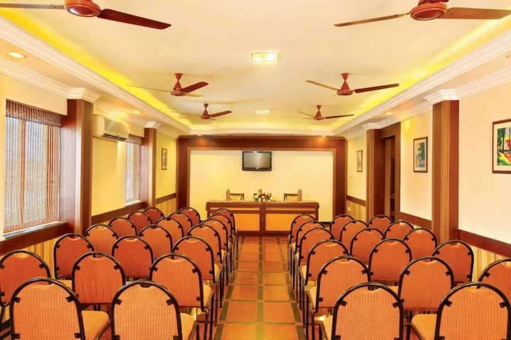 Перумал Ковил Пати: Hotel Ammbadi