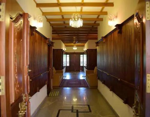 Аллеппи: Aramana Holiday Inn