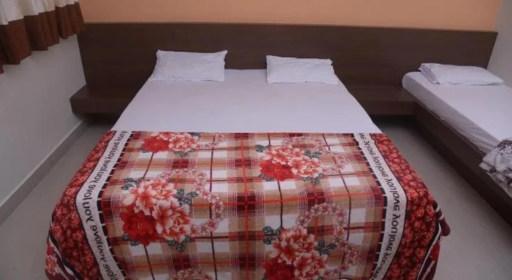 Вирпур: Hotel Shrinath