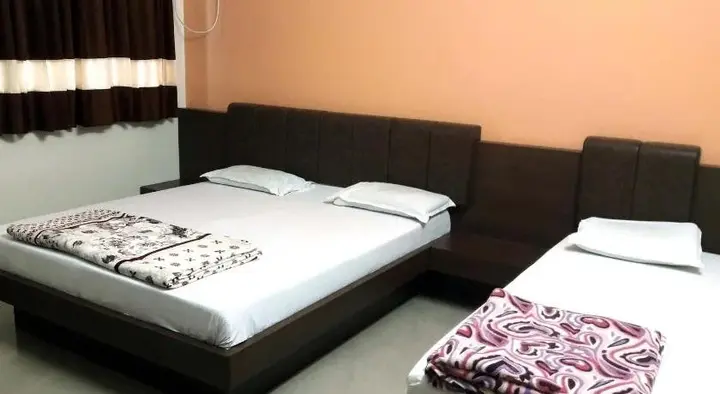 Вирпур: Hotel Shrinath